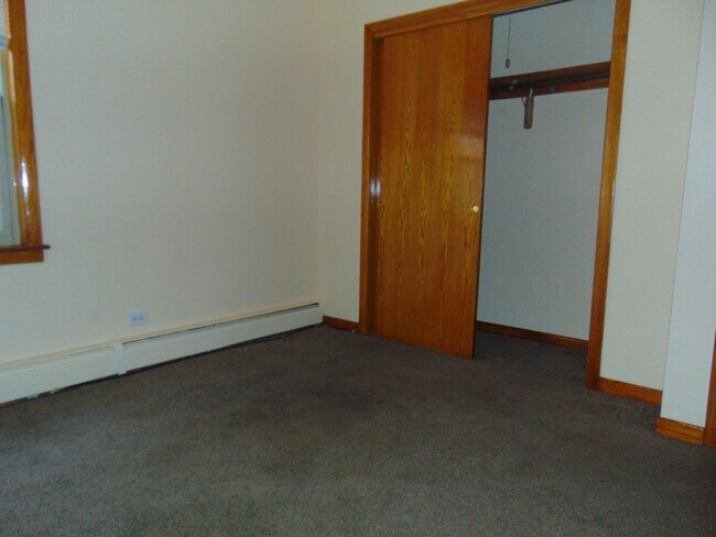 Building Photo - 2521 W 69th St