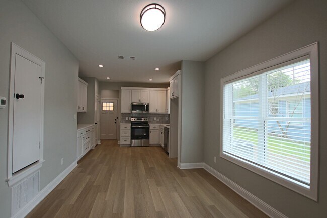 Building Photo - Coming Soon! 3 Bed 2 Bath Town Home in Tyler, Tx!