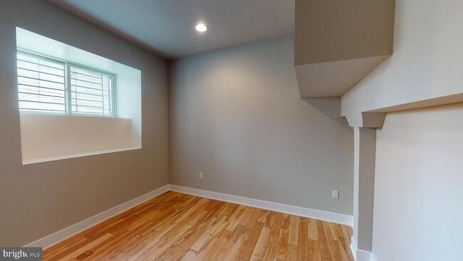 Building Photo - 2701 W Girard Ave