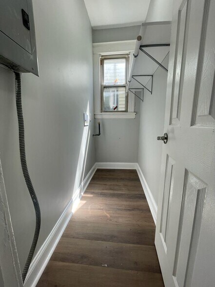 Building Photo - 84 Winfield Ave