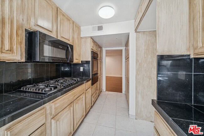 Building Photo - 1508 Greenfield Ave