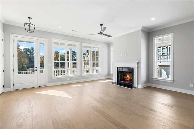 Building Photo - 2035 Parkside Ln