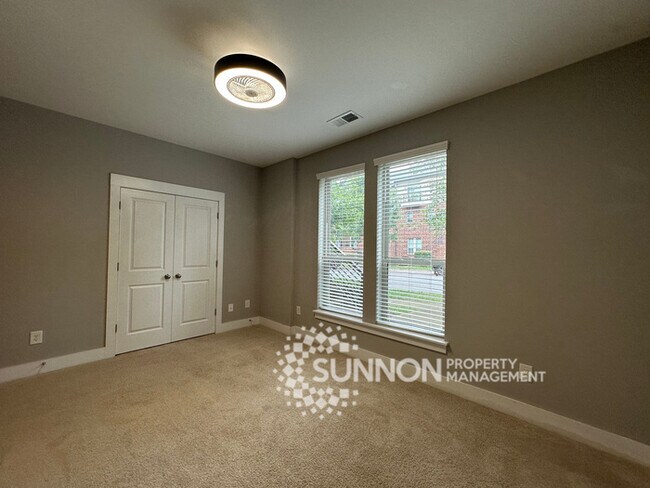 Building Photo - Beautiful 3-Story Townhome in the Heart of the Arts District