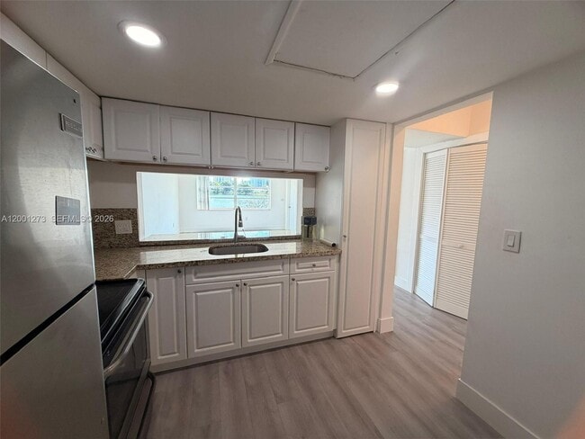 Building Photo - 20111 NE 27th Ct