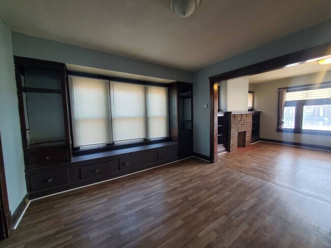 Building Photo - 2217 W 105th St