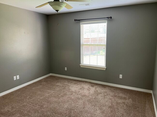 Building Photo - 455 Holts Lake Dr