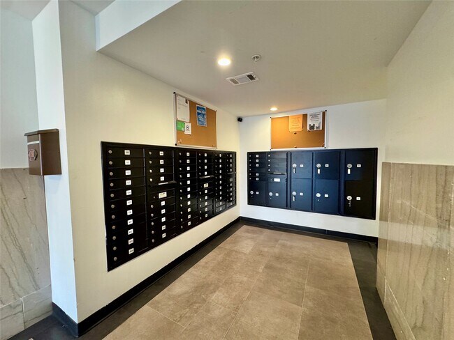 Building Photo - 2201 Market St