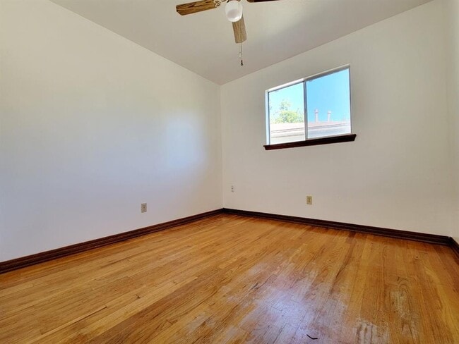 Building Photo - 712 Arthur Dr