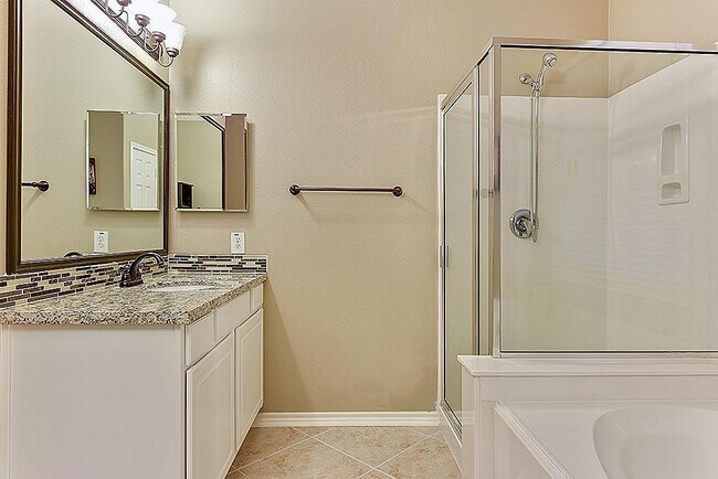 Building Photo - 6 N Queenscliff Cir