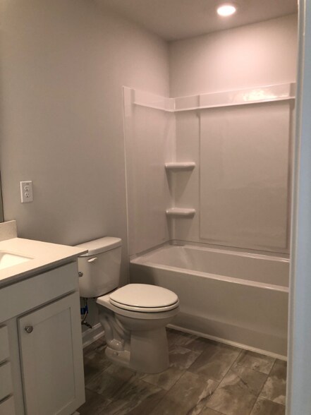 Building Photo - 907 Falls Grove Trl