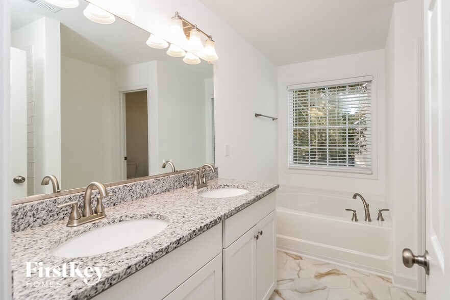 Building Photo - 1818 Yarborough Dr