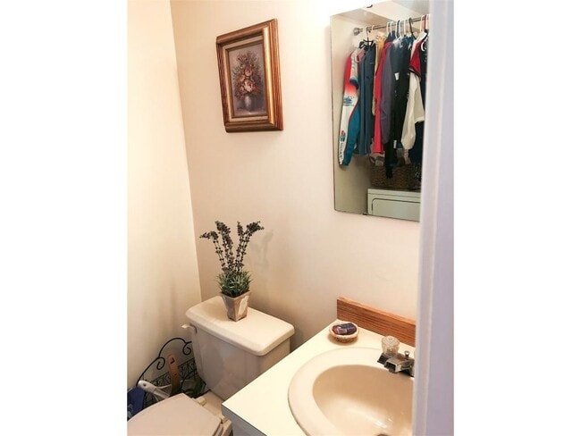 Building Photo - 32 Birchwood Dr