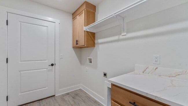 Building Photo - "Lovely 3-Bed Oasis with Granite Touches &...