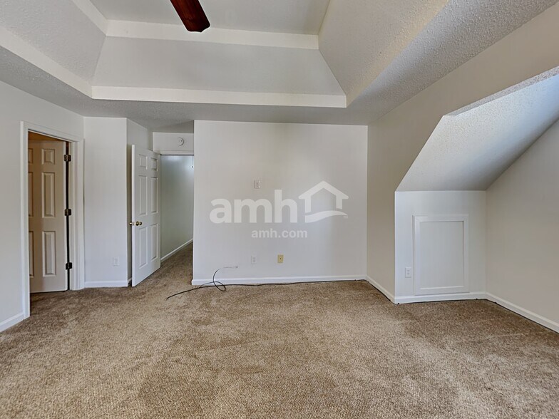 Building Photo - 227 Penny Ln