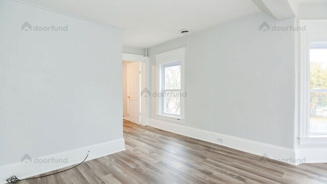 Building Photo - 144 Franklin St