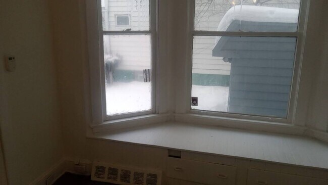 Building Photo - 441 Eddy Rd