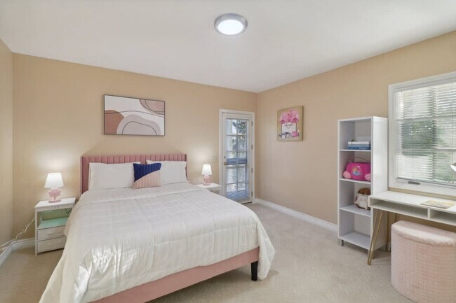 Building Photo - 2908 Lakemont Dr