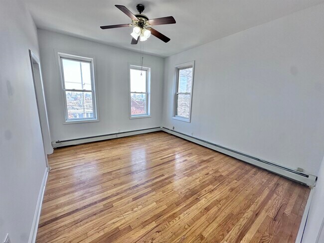 Building Photo - 809 Palisade Ave