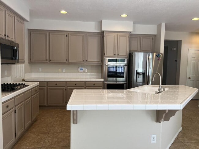 Building Photo - 27749 Hackberry St