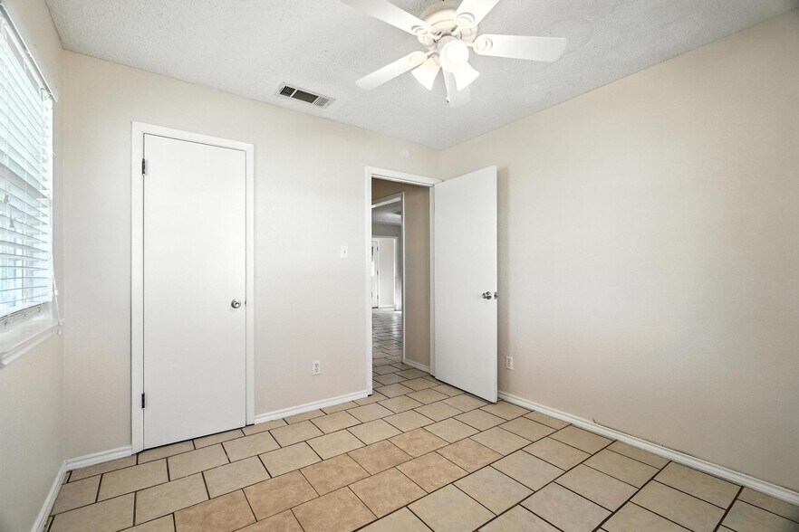 Building Photo - 2319 N Danville Dr