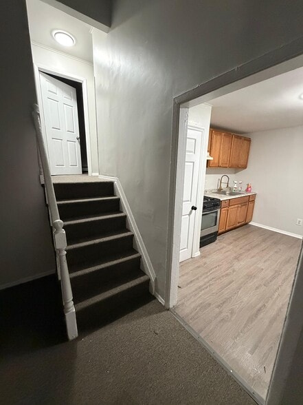 Building Photo - 958 Taylor Ave