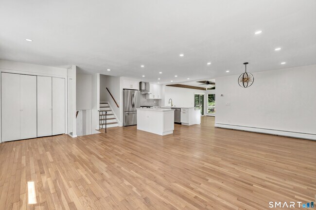 Building Photo - 48 Crestwood Rd