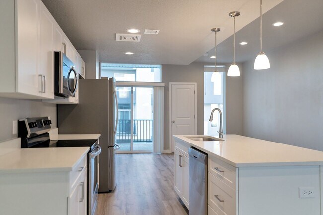 Building Photo - Beautiful 4 Bed - 3 Bath Townhome in Great Clearfield Location! Available on June 10th!