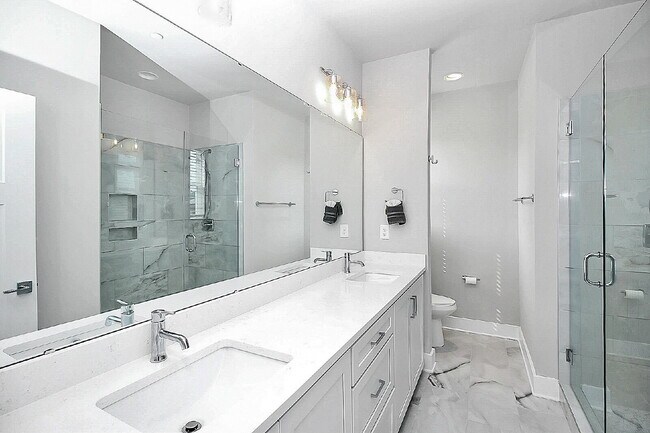 Building Photo - End Unit in SOUTH END