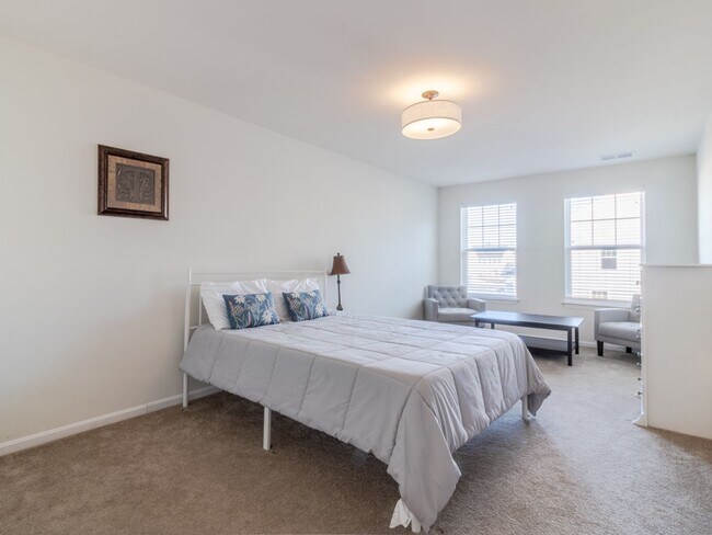 Building Photo - Year round - Furnished Townhome - Frankford