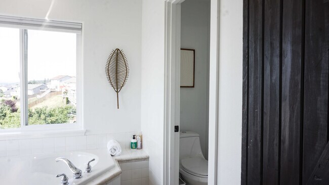 Building Photo - 7904 80th Ave NE