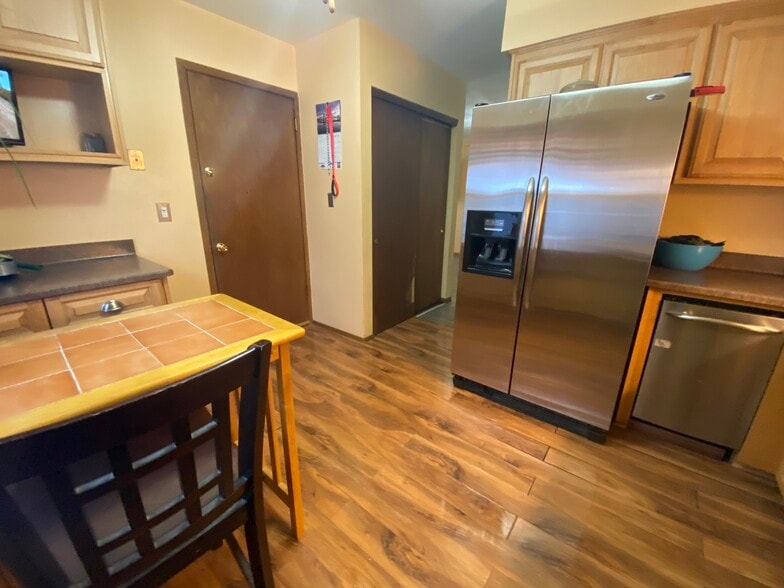 Building Photo - 307 S 76th St