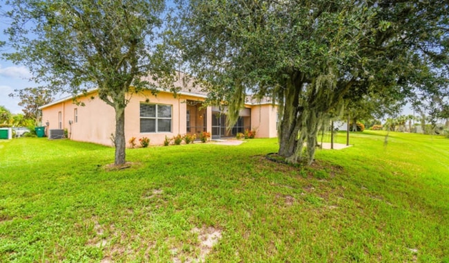 Building Photo - 2760 Suncoast Lakes Blvd
