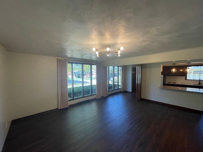 Building Photo - Beautiful 3 bedroom 2 bath home located in Southern Hills Subdivision