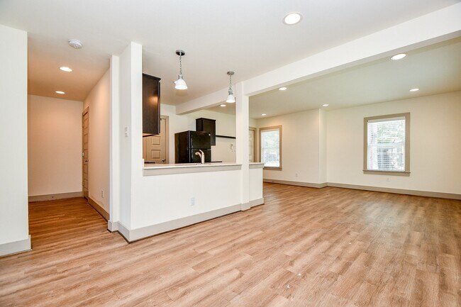 Building Photo - 1011 Enid St