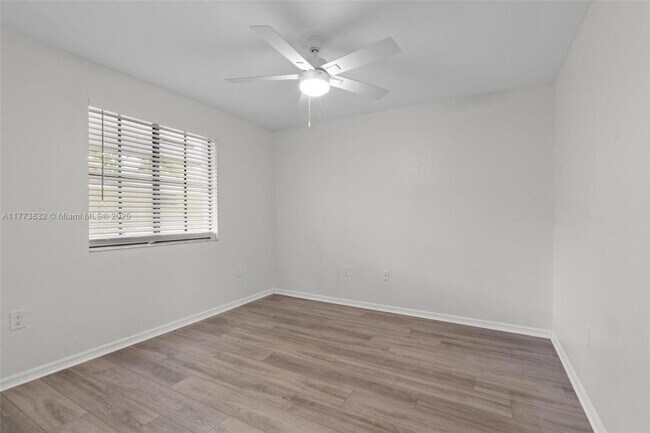 Building Photo - 5637 Taft St