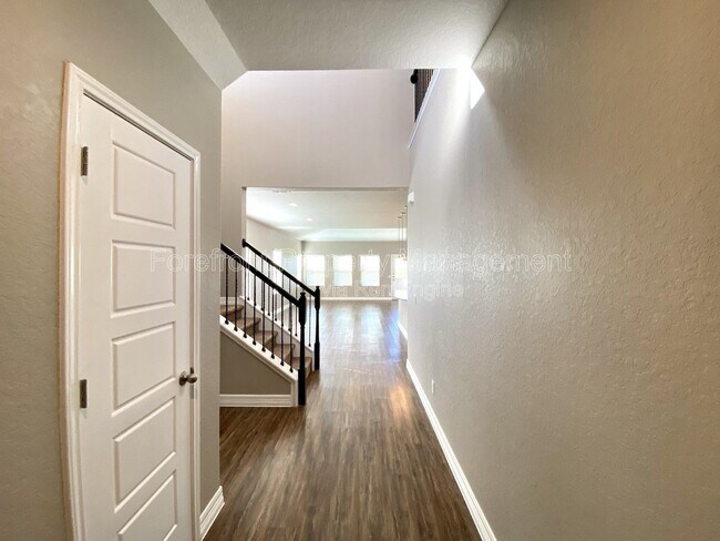 Building Photo - 1206 Ranch Falls