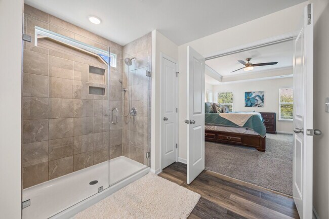 Building Photo - "Spacious 5-Bedroom Gem in Gastonia with 3...