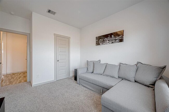 Building Photo - 6911 Amber Clf Ln