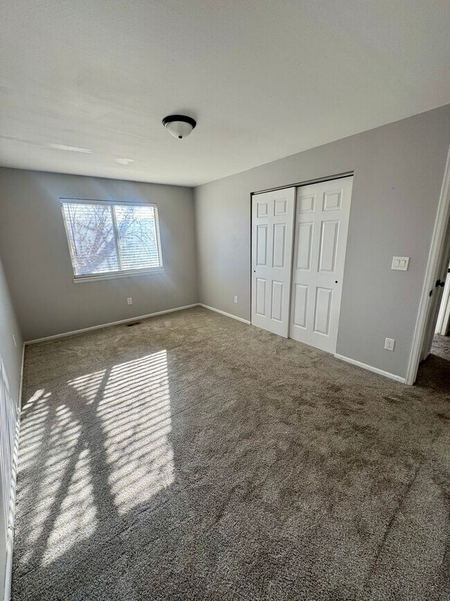 Building Photo - 4 Bedroom home in Stunning Rockrimmon