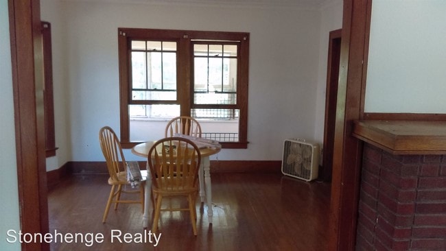 Building Photo - 3047 Dorr St