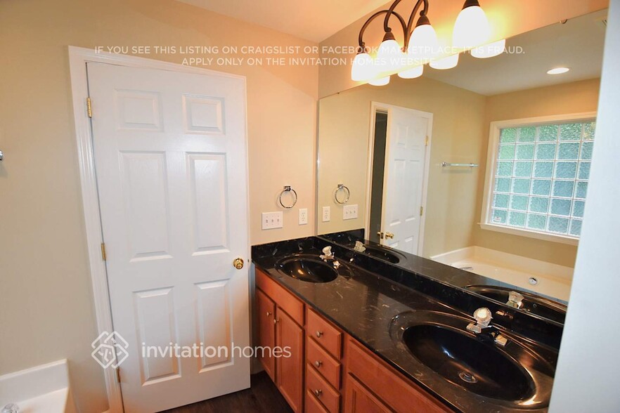 Building Photo - 9203 High Rock Dr