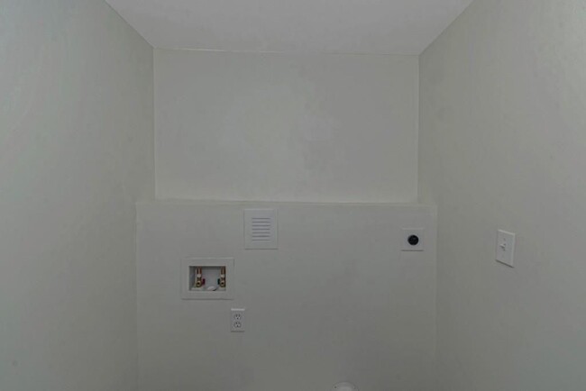 Building Photo - 204 Mill St