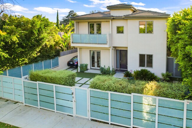 Front of House - gated - 841 N Crescent Heights Blvd