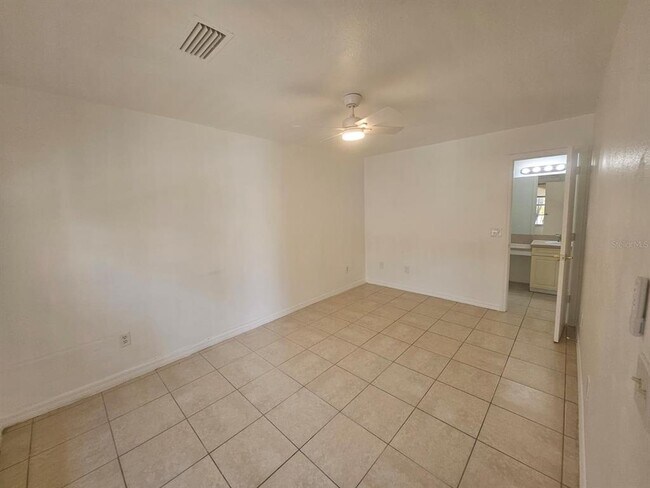 Building Photo - 601 Washington Palm Loop