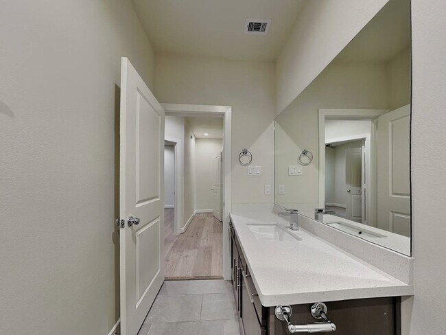 Building Photo - 6373 Paddington Bnd Dr