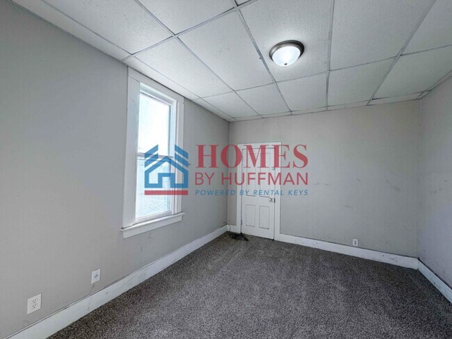 Building Photo - Large Two Bedroom House | Westside