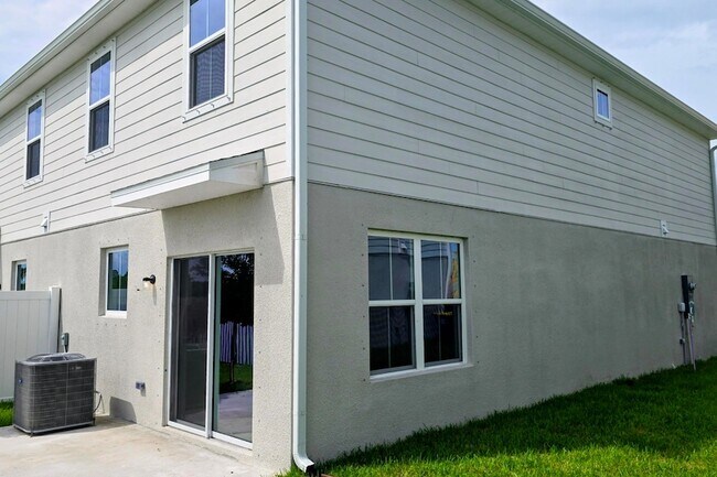 Building Photo - 15712 SW Morgan St