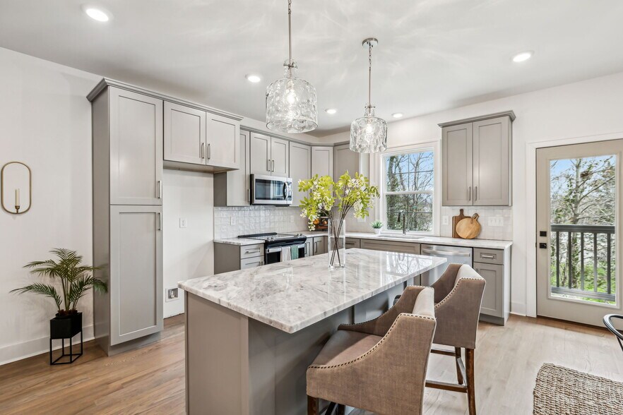 Building Photo - 2111 Chadwell Retreat Dr