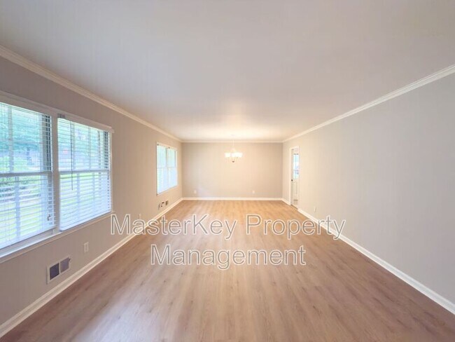 Building Photo - 544 Ellynn Dr