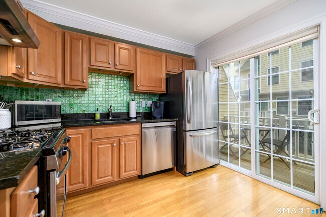 Building Photo - 85 Camp Ave